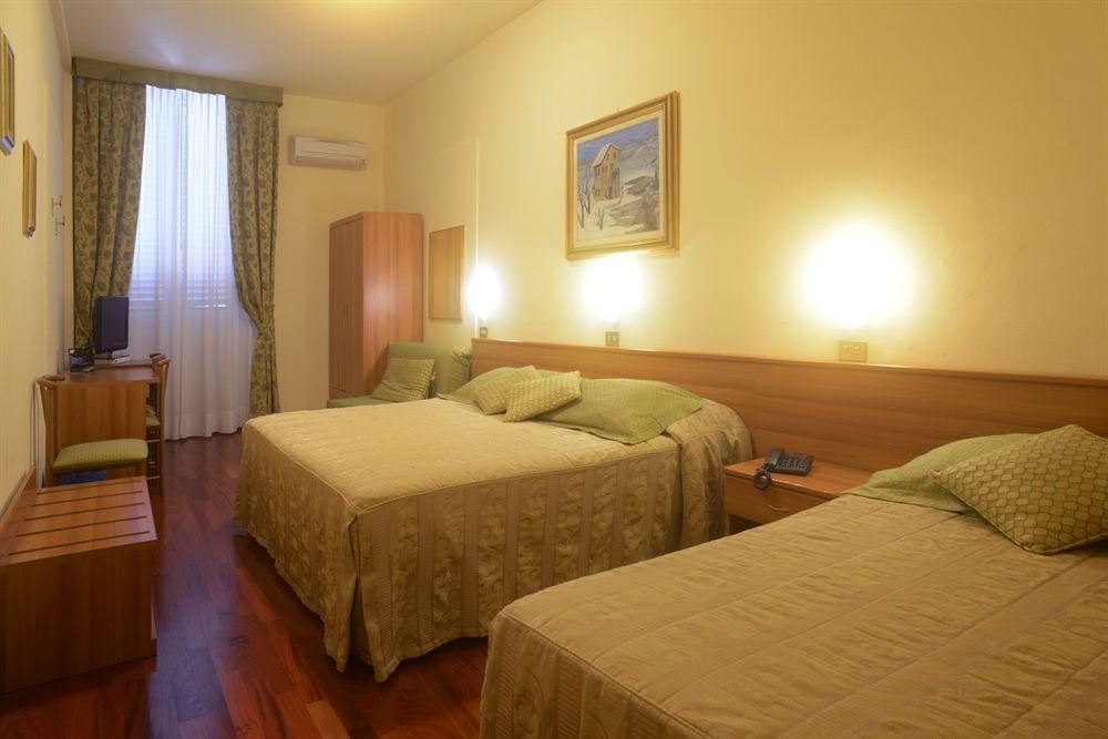 Hotel Colomba ฟลอเรนซ์ ภายนอก รูปภาพ
