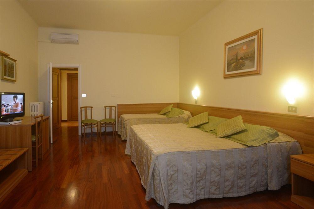 Hotel Colomba ฟลอเรนซ์ ภายนอก รูปภาพ