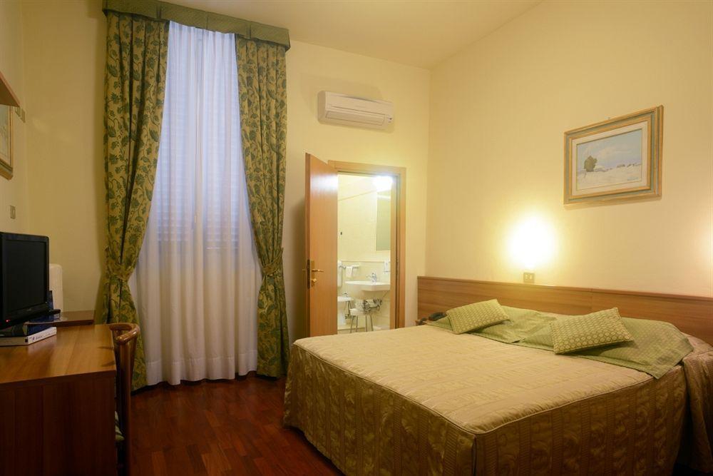 Hotel Colomba ฟลอเรนซ์ ภายนอก รูปภาพ