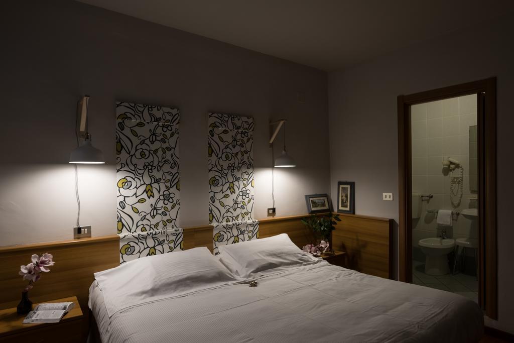 Hotel Colomba ฟลอเรนซ์ ภายนอก รูปภาพ