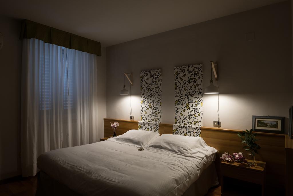 Hotel Colomba ฟลอเรนซ์ ภายนอก รูปภาพ