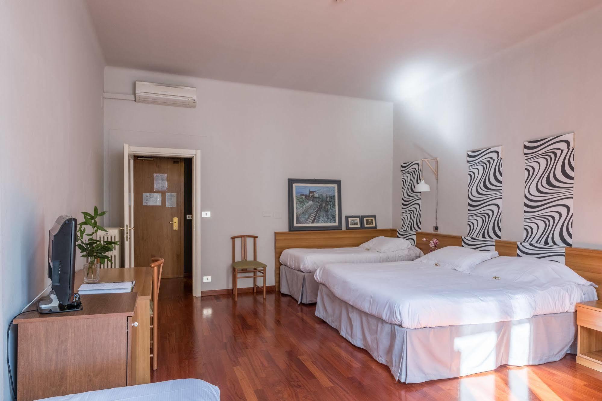 Hotel Colomba ฟลอเรนซ์ ภายนอก รูปภาพ