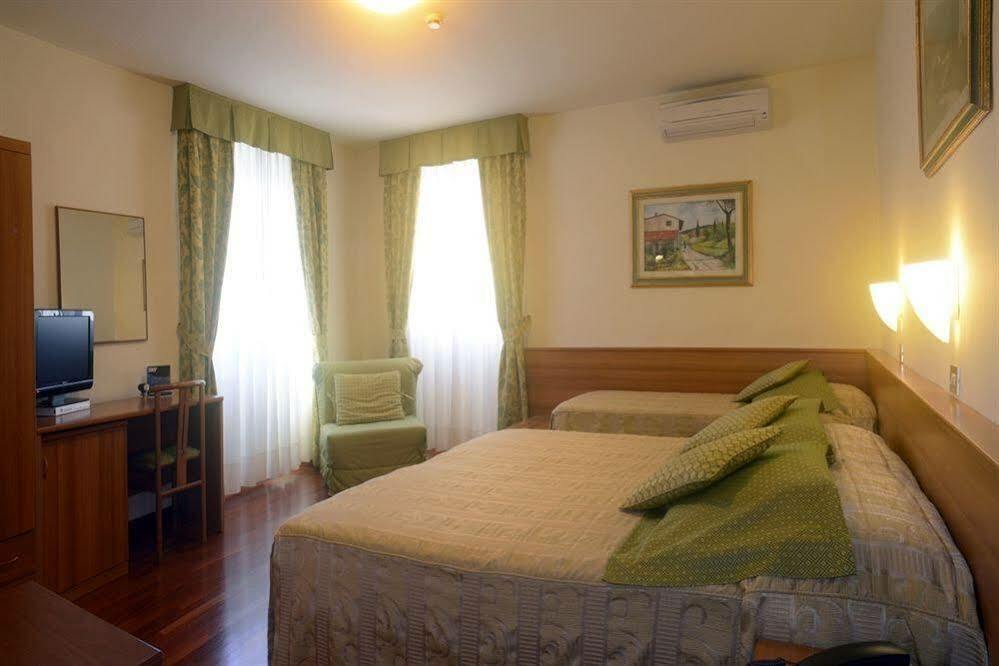 Hotel Colomba ฟลอเรนซ์ ภายนอก รูปภาพ