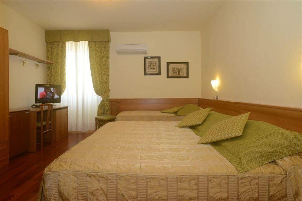 Hotel Colomba ฟลอเรนซ์ ภายนอก รูปภาพ